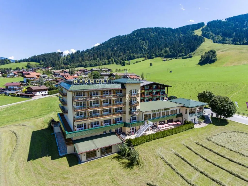 Hotel Harfenwirt, hotell sihtkohas Niederau