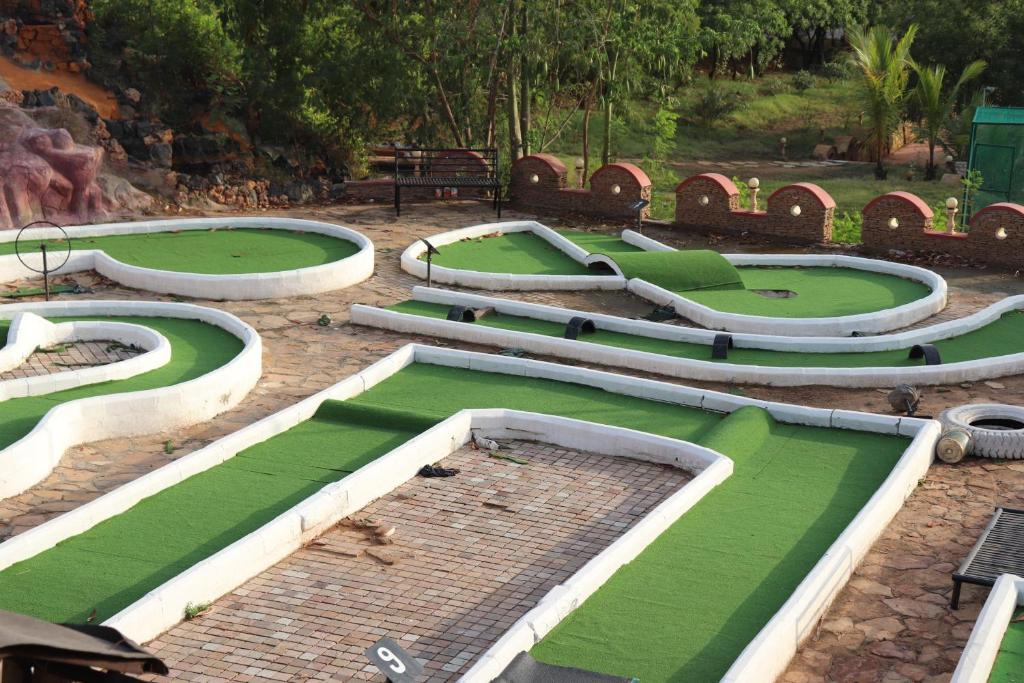 Mini golf course