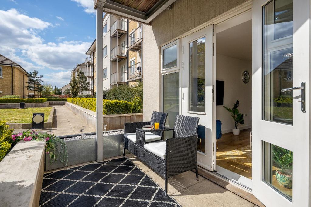 Luxury Apartment Close to London Heathrow and Stockley Park photo