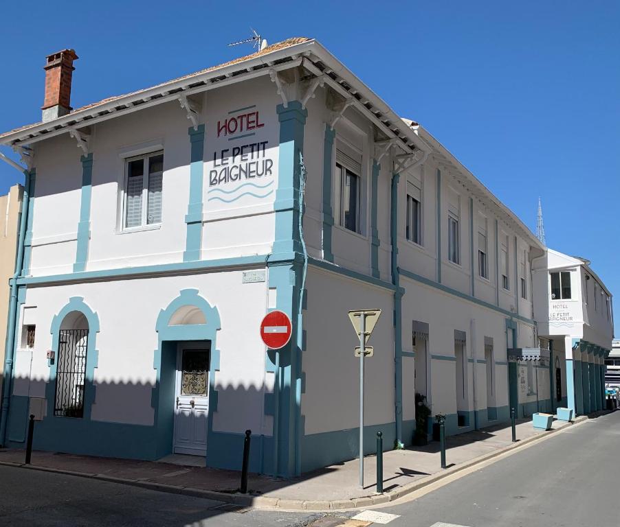Hôtel Le Petit Baigneur - 1