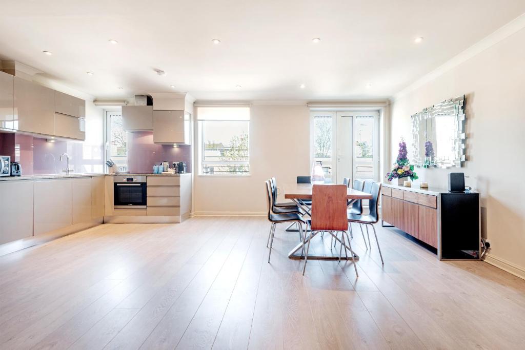 Stunning 3-bedroom in the heart of London with parking 전경