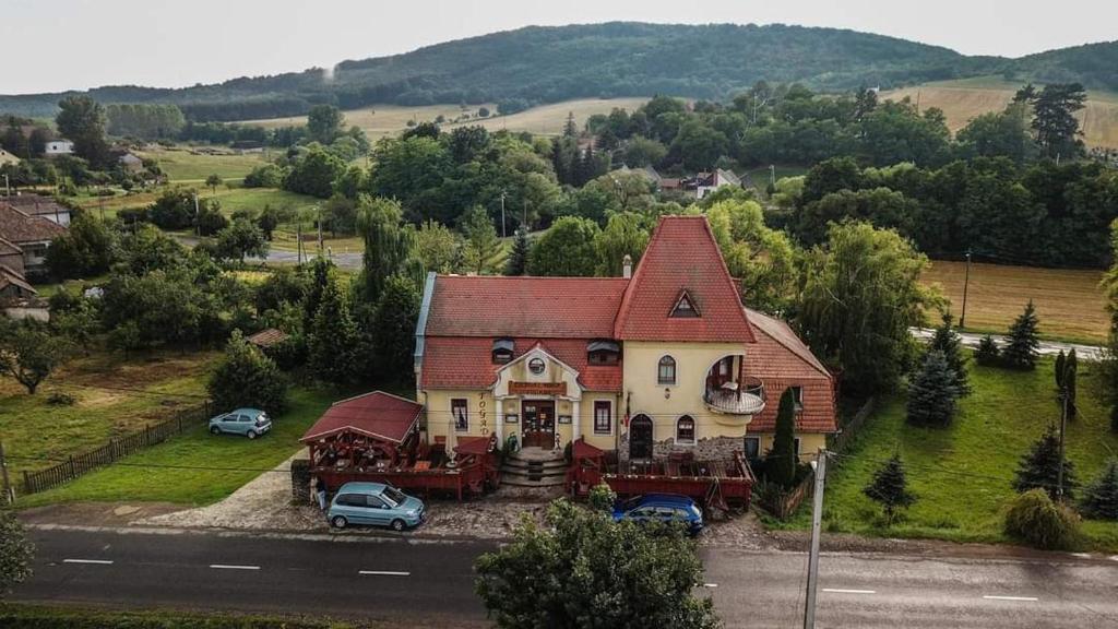 Cserhatvolgy Panzio — Hotel in Alsótold