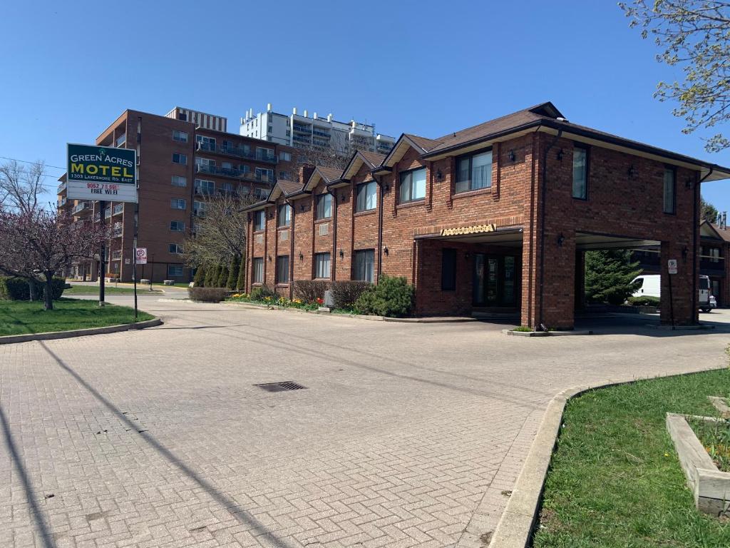 Green Acres Motel — Hotel in Mississauga (ON)