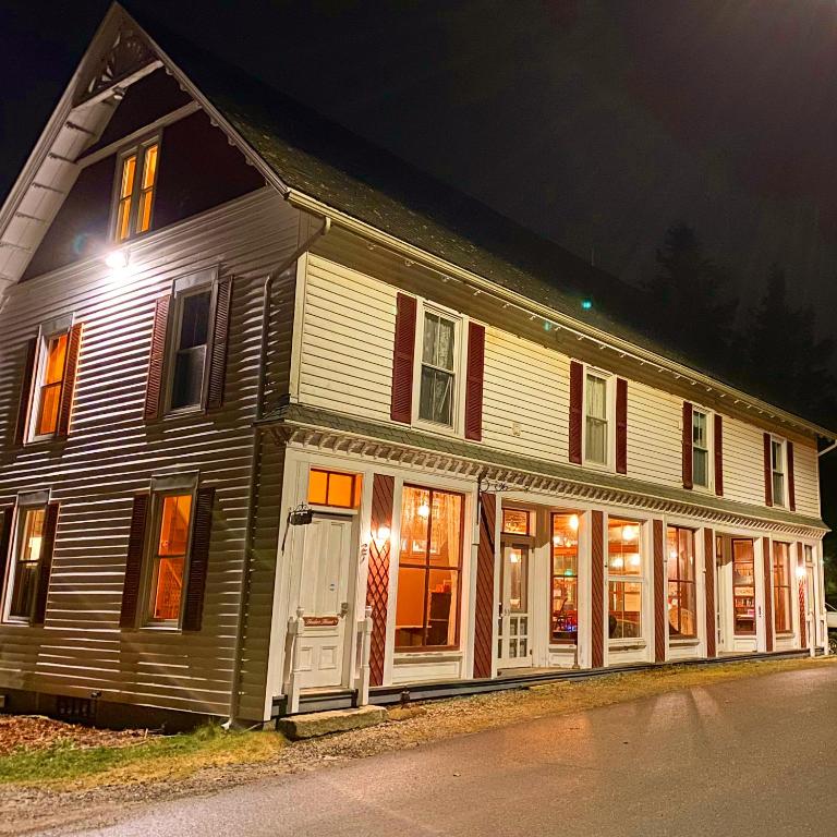 Harbor House Hotel by Umaniii in Jonesport Maine — Hotel in Bar Harbor (ME)
