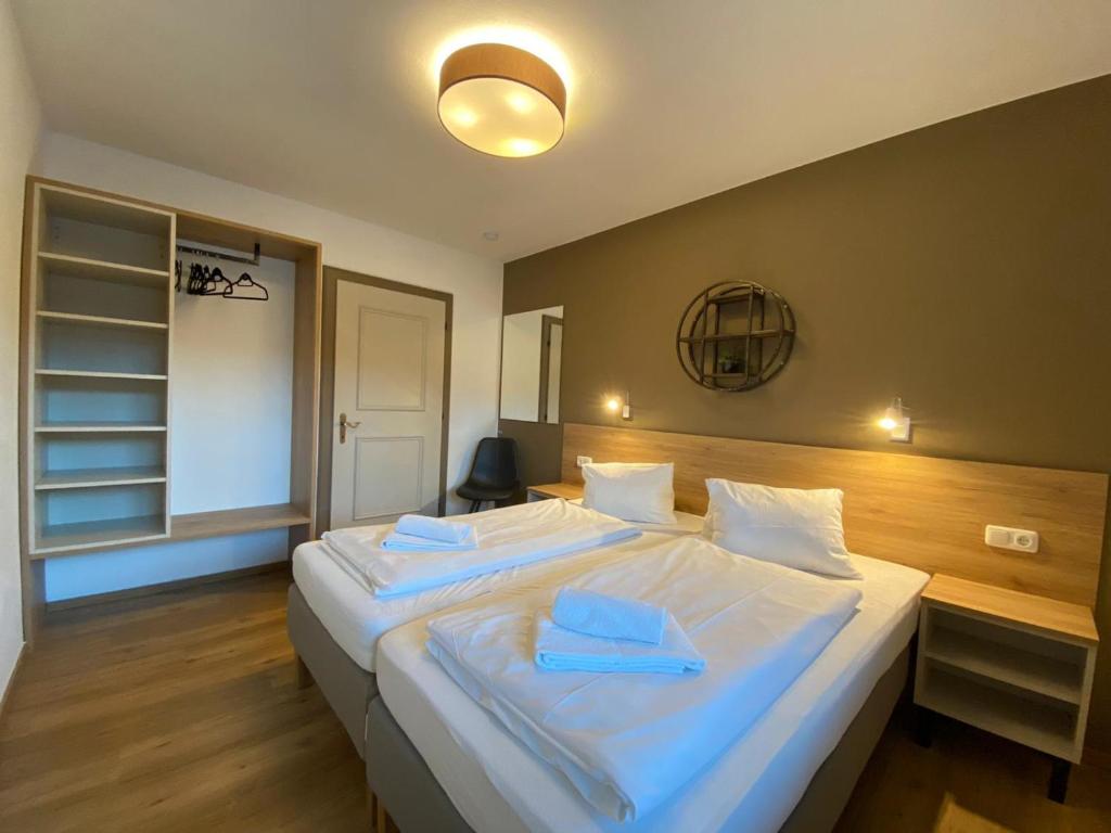 Two-Bedroom Apartment with Balcony Alm 3