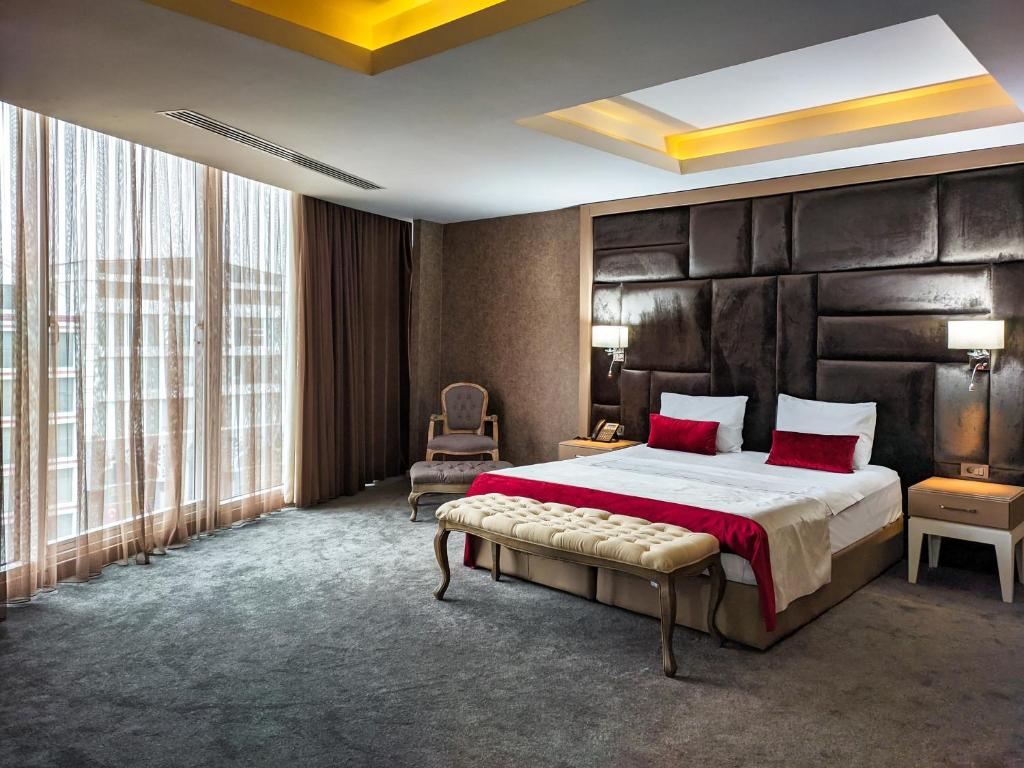 Sky Hotel Baku — Hotel in Baku