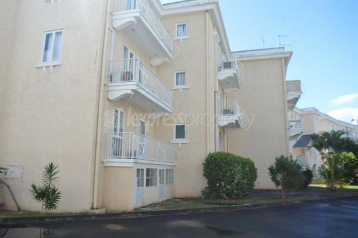 Well equipped peaceful 3 bedroom apartment photo