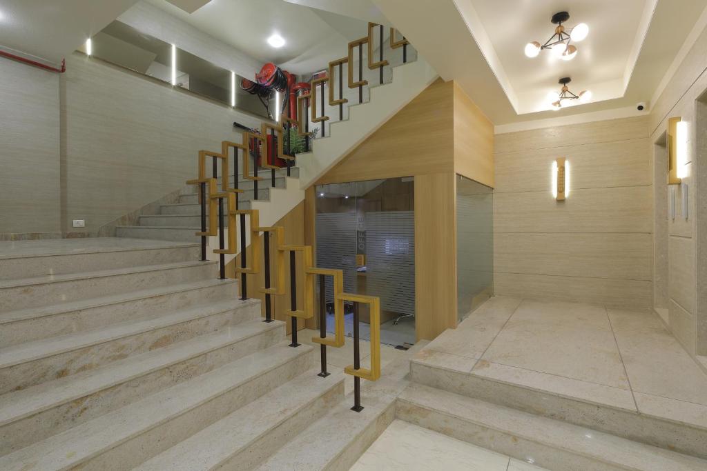 ホテル エリシアン レジデンシー (Hotel Elysian Residency) フロント・ロビー