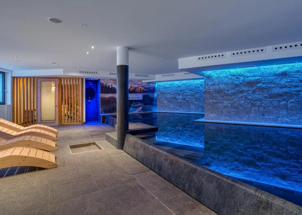 Edelweiss Alpine Nature, hotel in Pinzolo