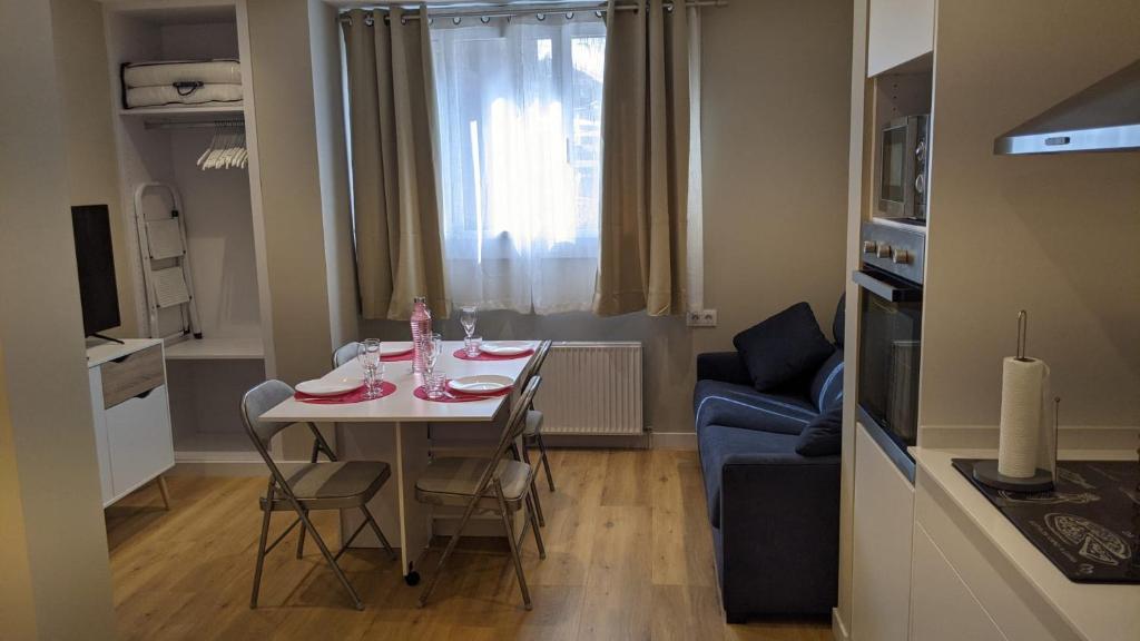 Tarter Cozy studios by Renttarter Sans Espais