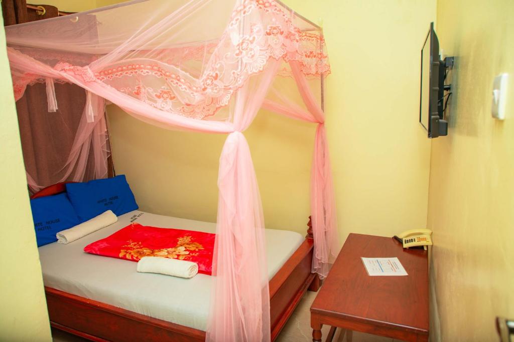Africa Natural Tours - Kilimanjaro White House Hotel photo