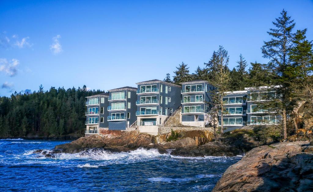 SookePoint Ocean Cottage Resort — Hotel in Sooke (BC)
