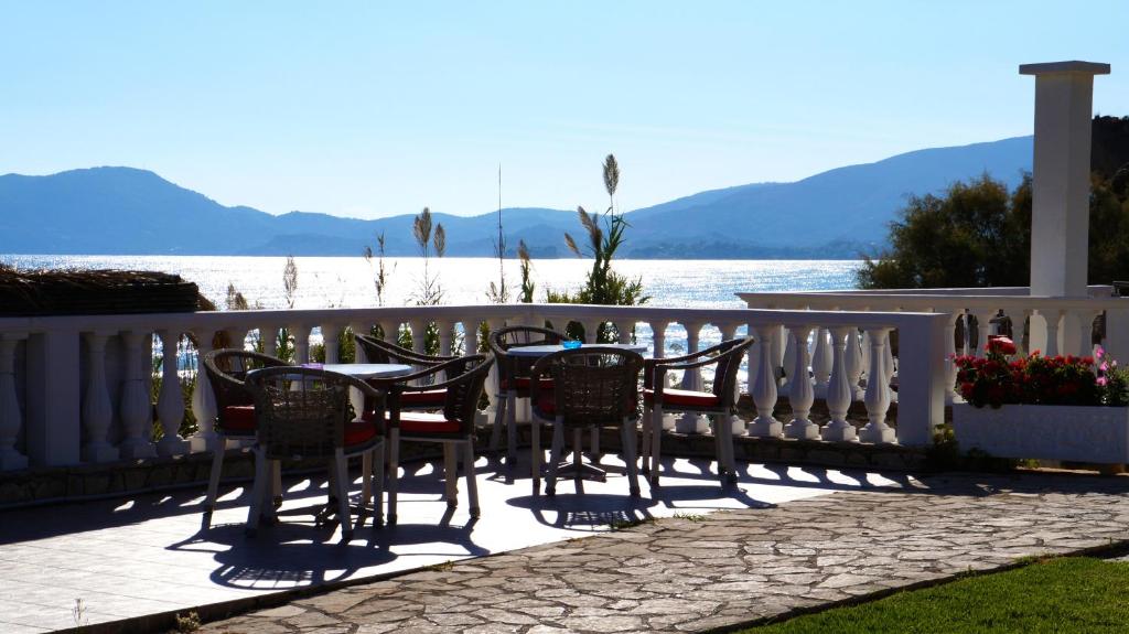 Crystal Beach Hotel — Restaurant & bars in Kalamaki (Zakynthos), Ionian Islands