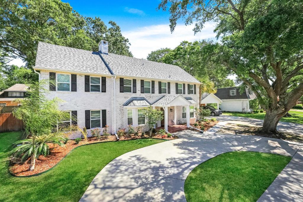 NOLA Retreat with Private Yard and Grill and Patio!