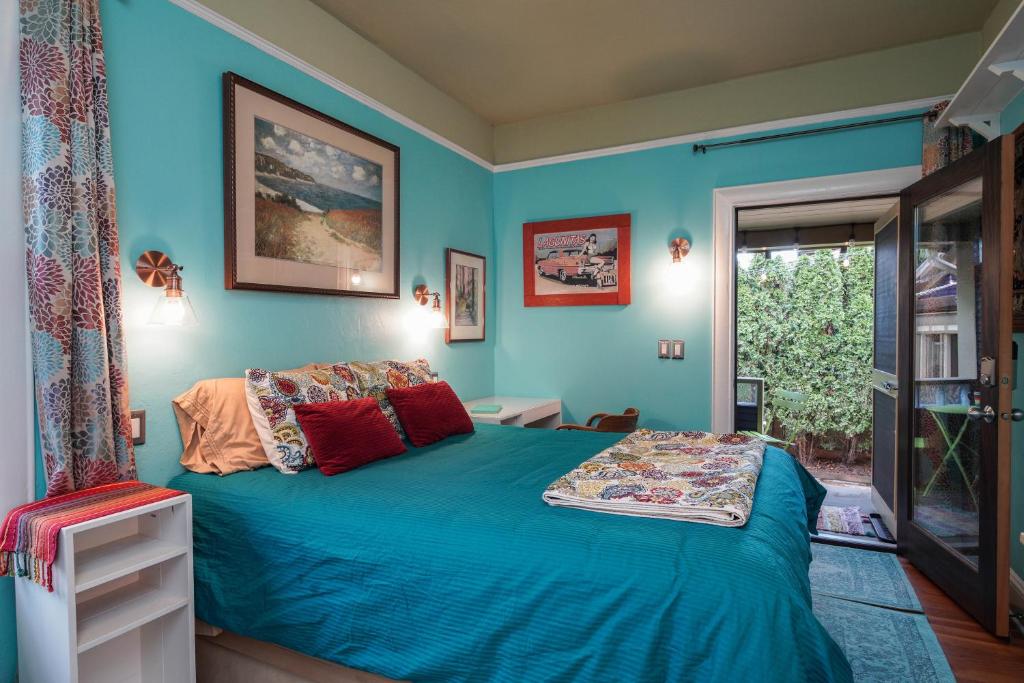 Secluded Patio Suite Right By All The Action, Portland