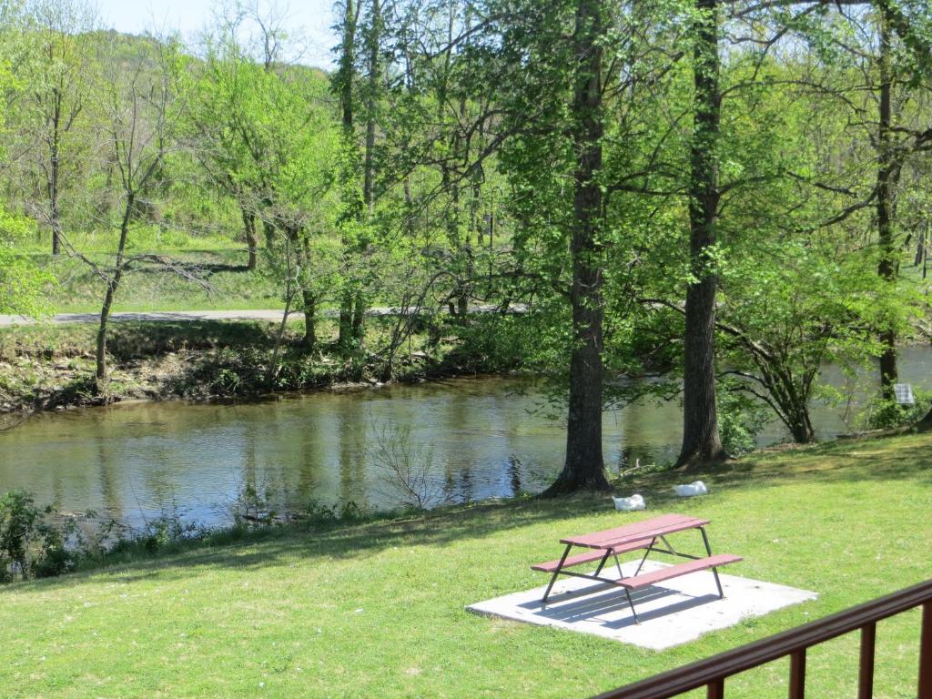 Facilities, River Place Inn - Pigeon Forge in Pigeon Forge (TN)