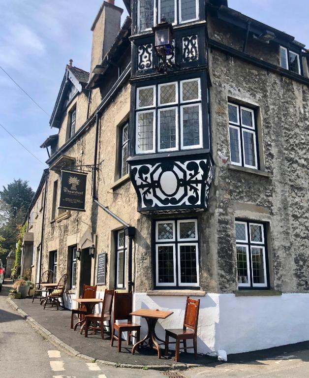 The Wheatsheaf Beetham 外観