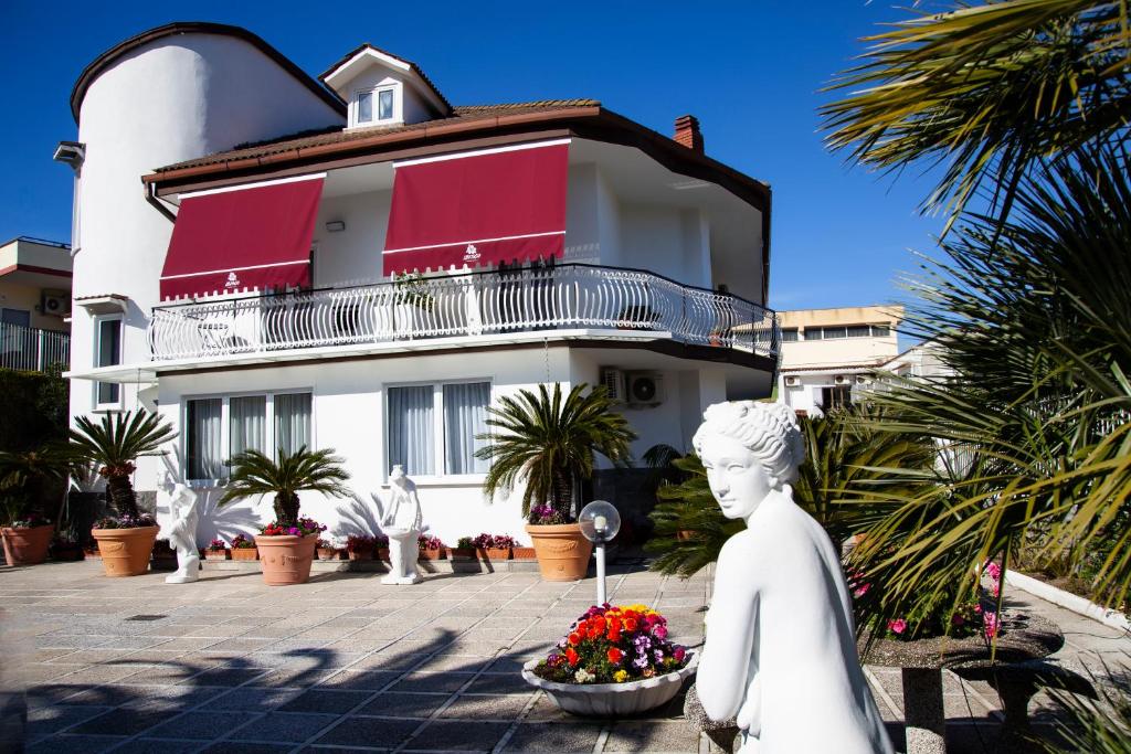Ibisco suites photo