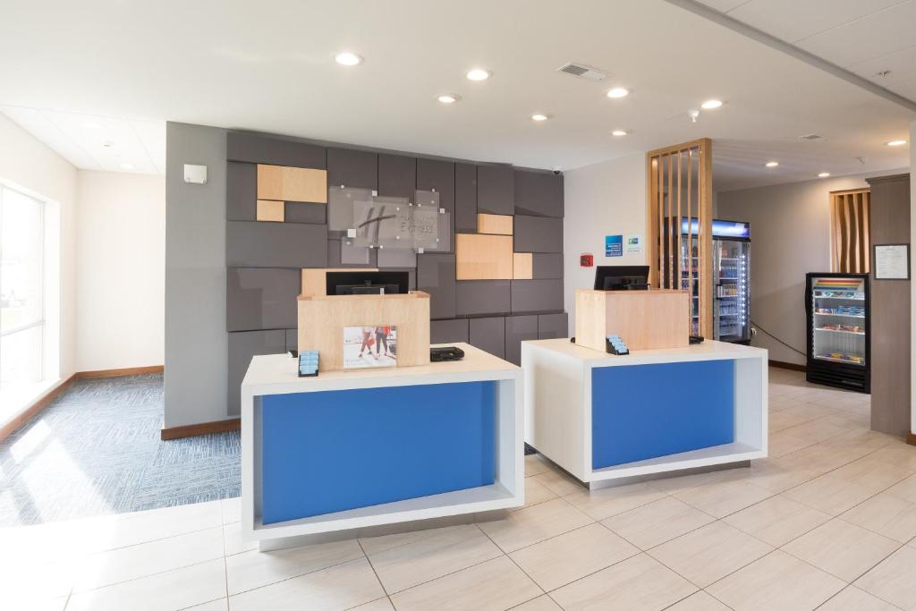 Holiday Inn Express Hotel & Suites Logansport photo