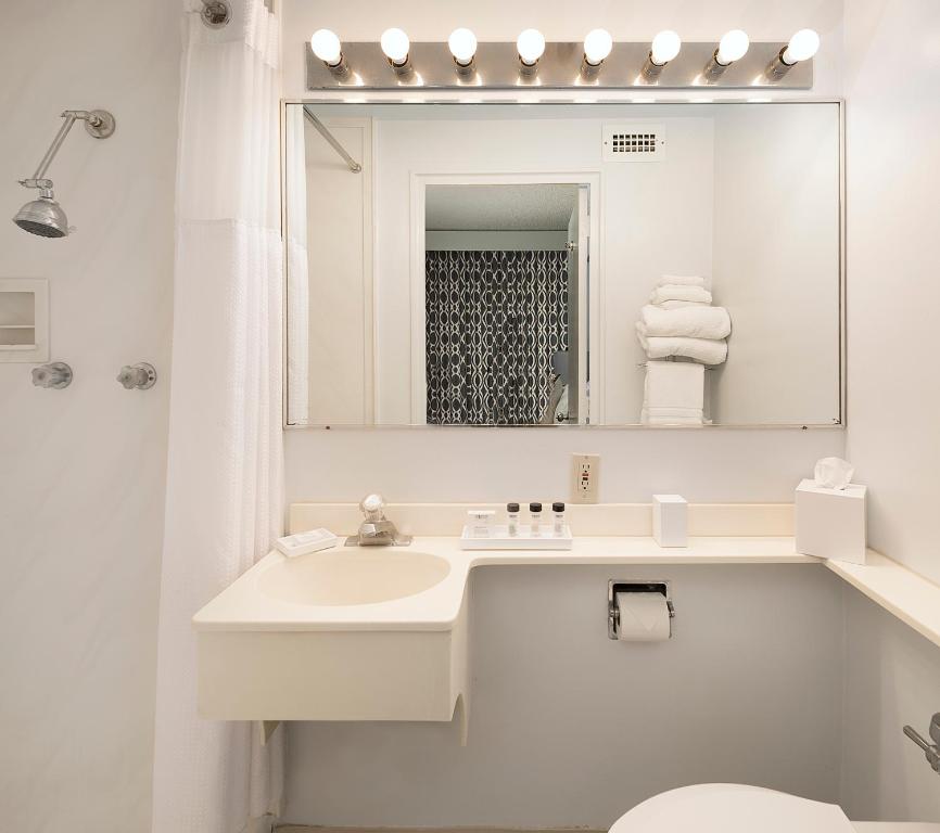 La Jolla Cove Suites Photo 34