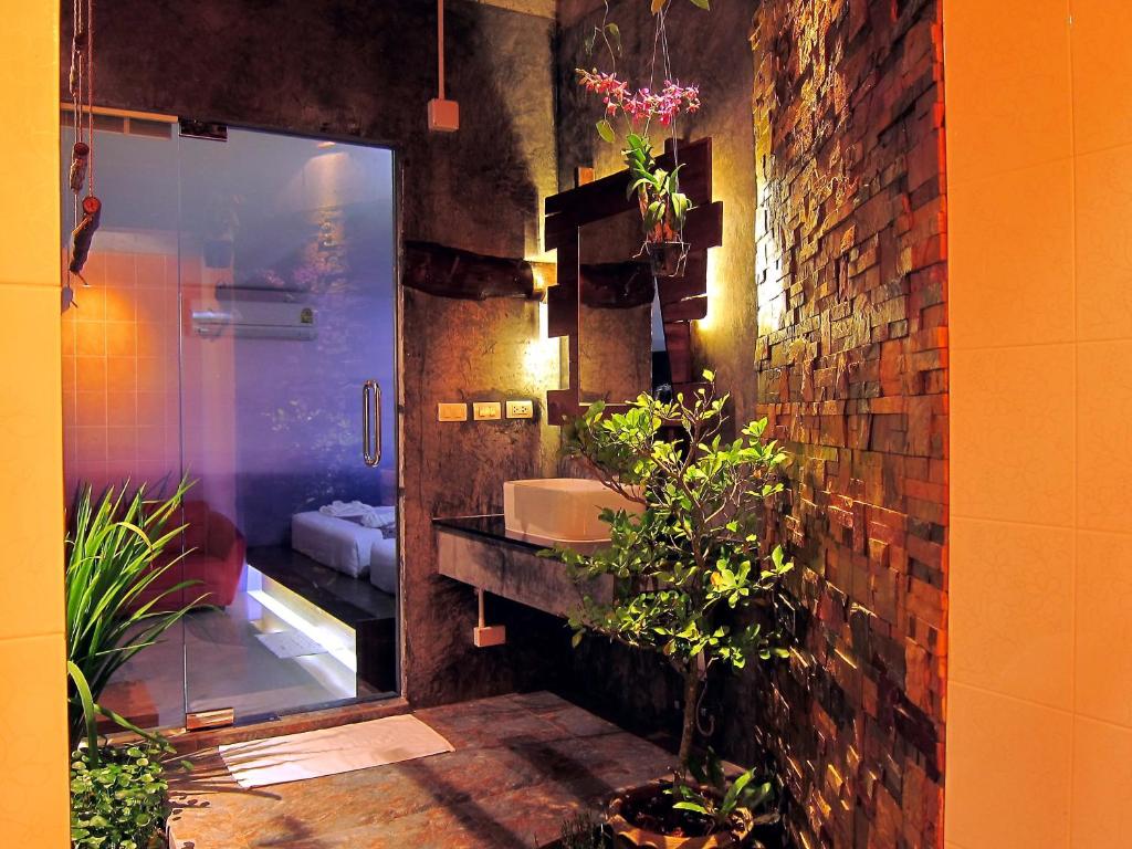 Bathroom, Forest Bungalows & Mama's Restaurant in Phuket