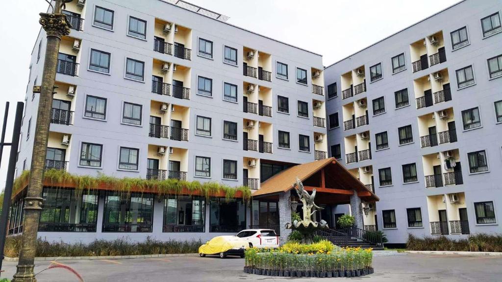 10. Hotel IY..