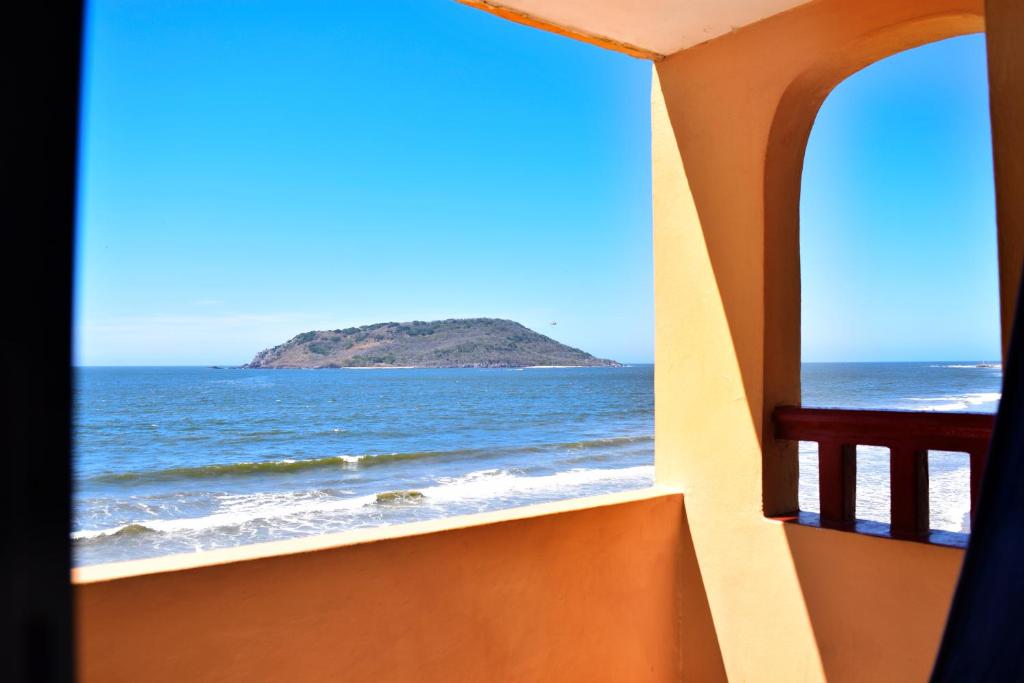 Costa de Oro Beach Hotel - Room image