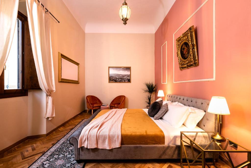 Elegant and historic 3-Bedroom in city center -By LikeHomeFlorence - 3