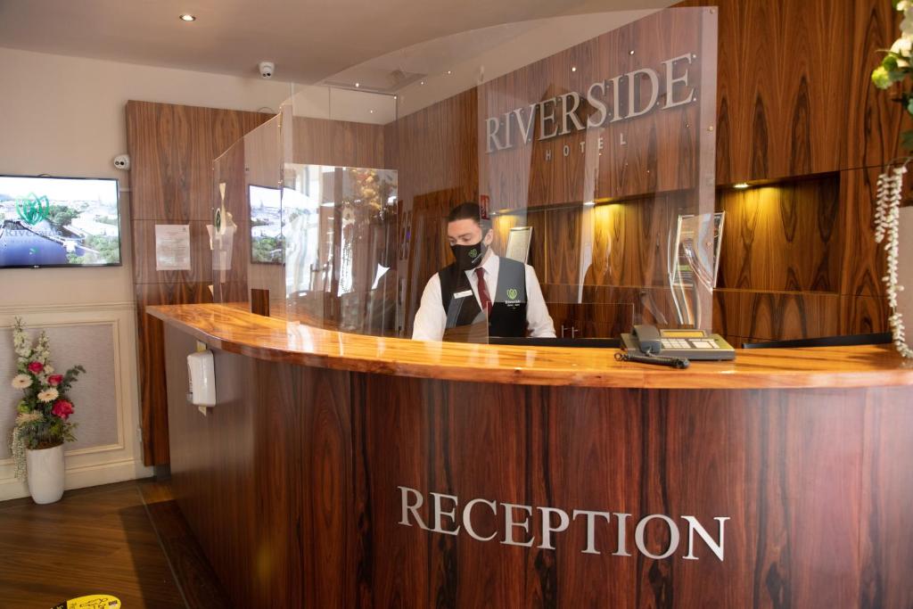 Riverside Hotel 레스토랑 내부
