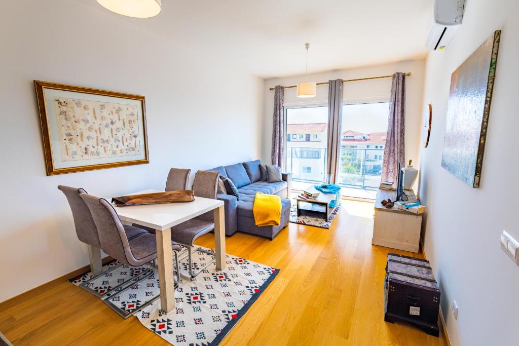 Sun and Sea II, Caniço