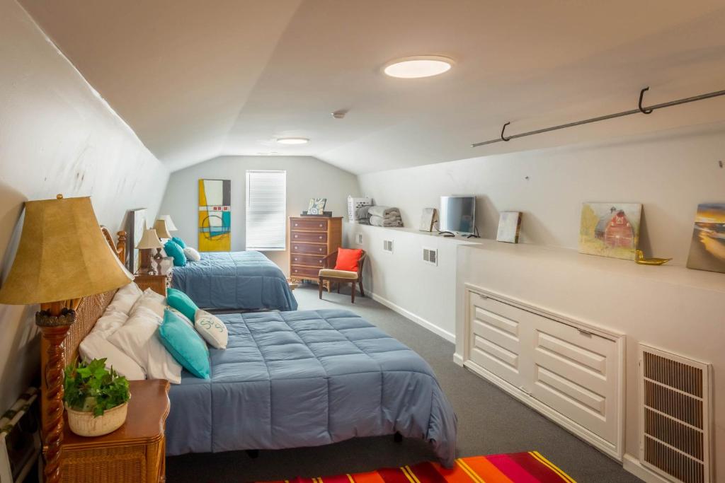 Beach Barn 1BR Home 10 Min to Beach! Life's a Breeze photo