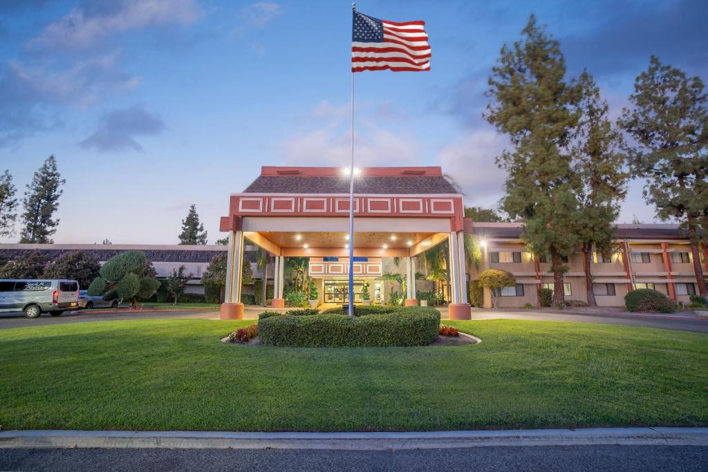 Piccadilly Inn Airport, Fresno (CA) 2024 Updated Prices, Deals
