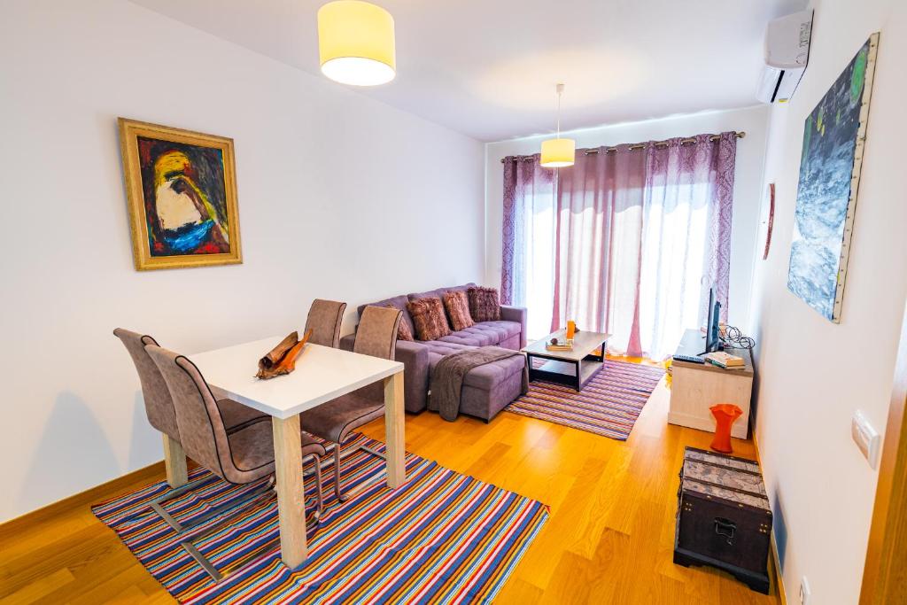 Sun and Sea I, Caniço