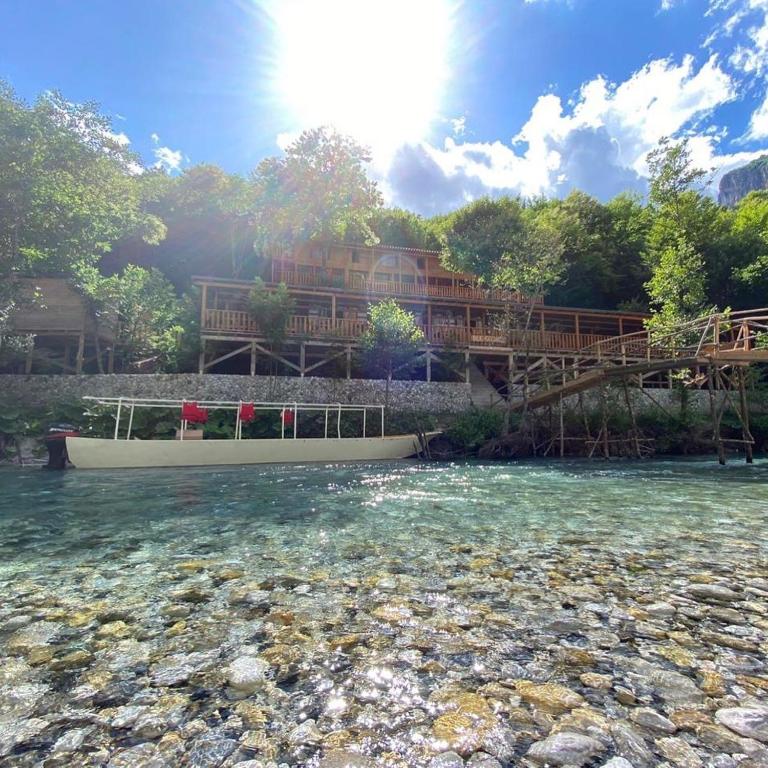 Bee Eco Guest House — Hotel in Fushe-Thethi