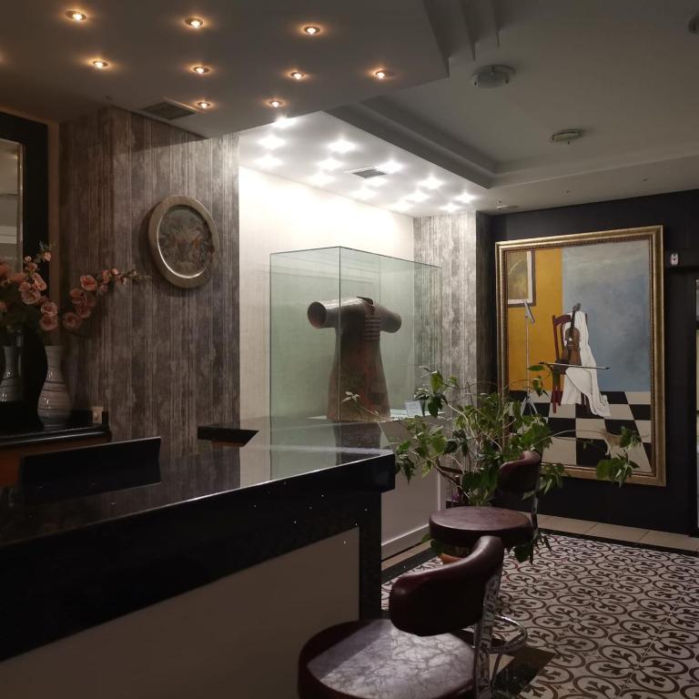 Iris Hotel photo