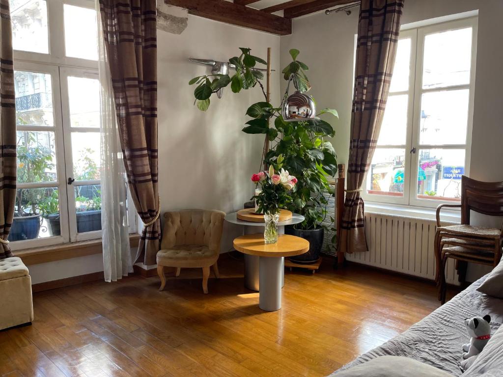 Quartier Montorgueil, voie piétonne, dans un immeuble du XVème - 3