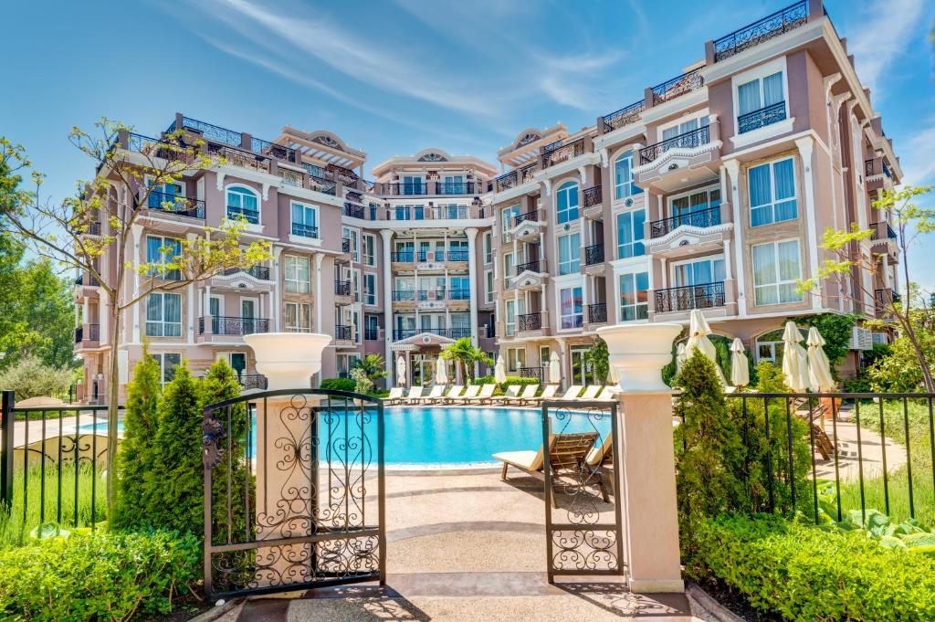 Izida Palace Apartments — Hotel in Nessebar