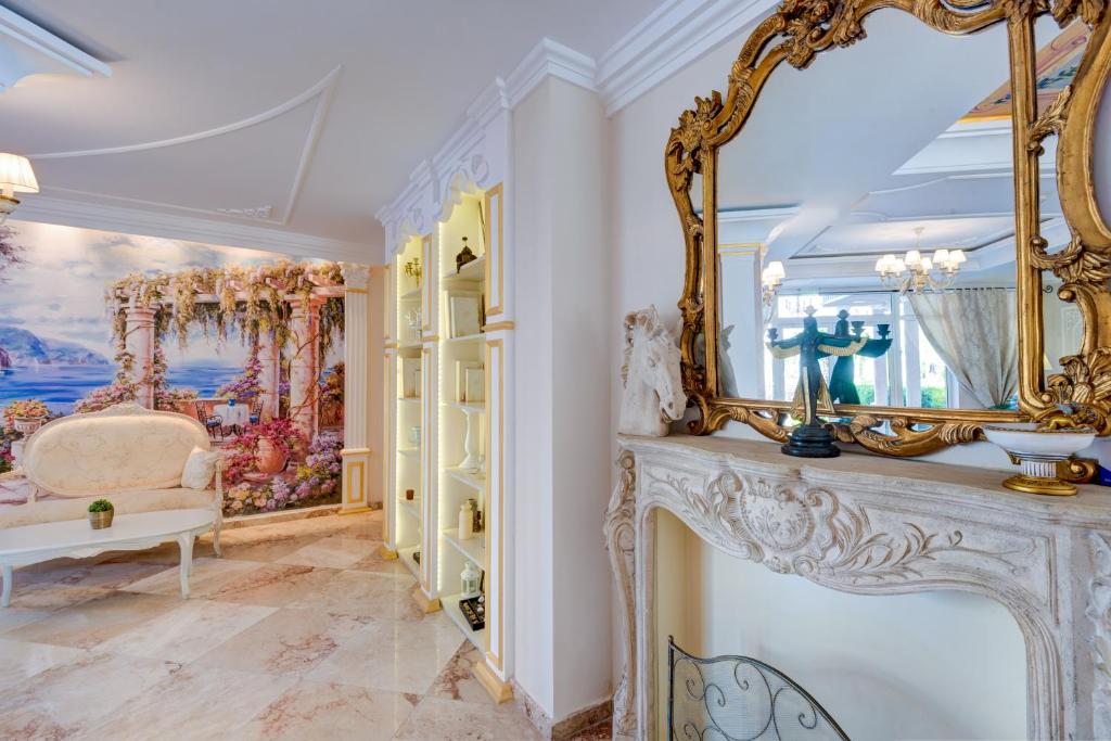 Izida Palace Apartments photo