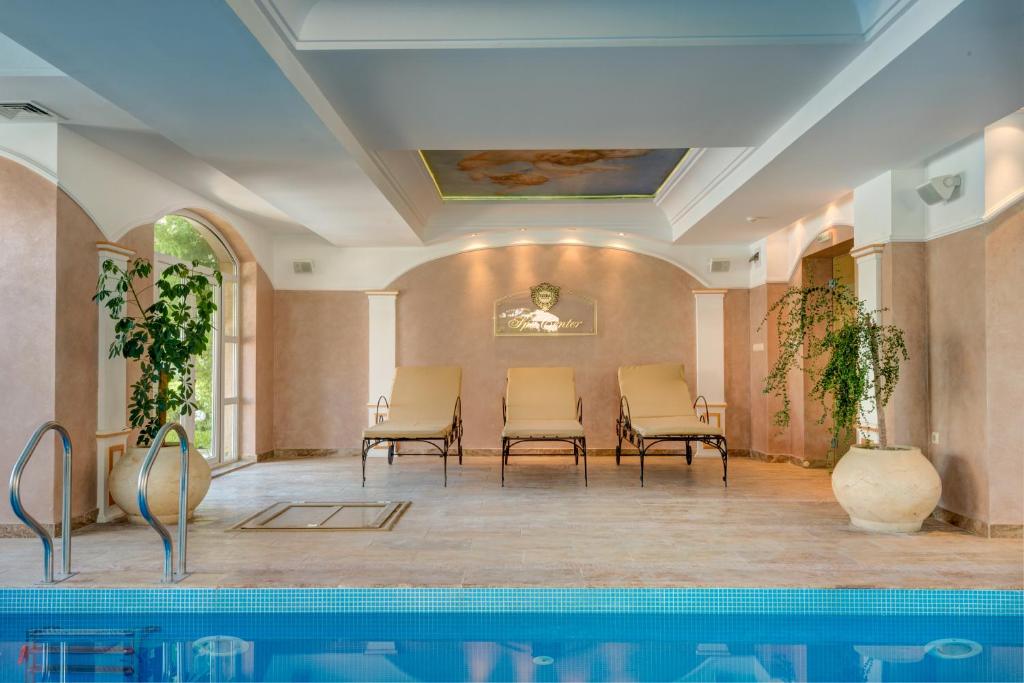 Izida Palace Apartments photo
