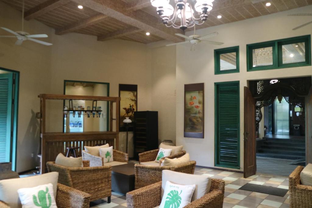 Shared lounge/TV area