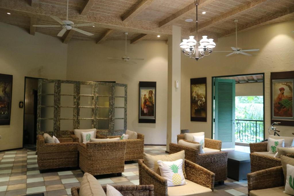 Shared lounge/TV area