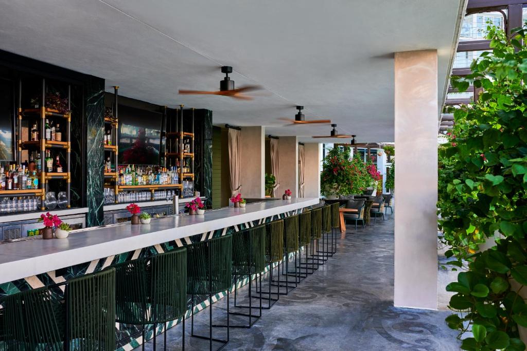 Pub/Lounge