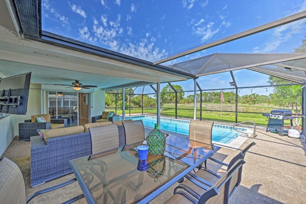 Family Home with Backyard Oasis - 9 Mi to Beach! — Hotel in Bonita Springs (FL)