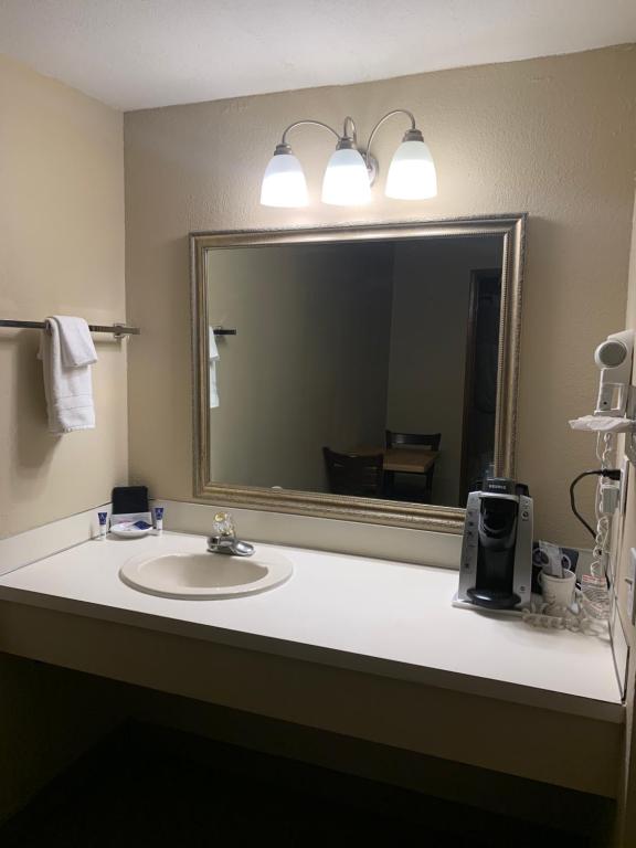 Americas Best Value Inn John Day Photo 15