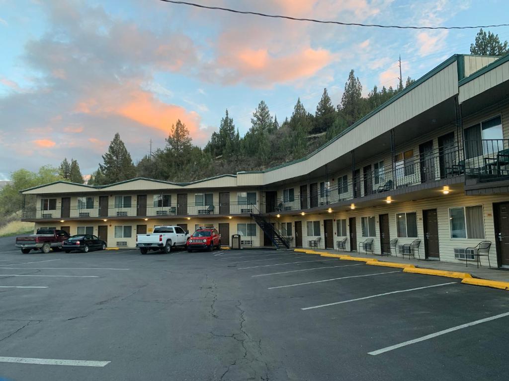 Americas Best Value Inn John Day Photo 19
