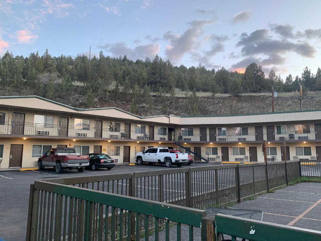 Americas Best Value Inn John Day Photo 20
