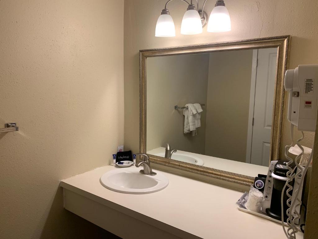 Americas Best Value Inn John Day Photo 31