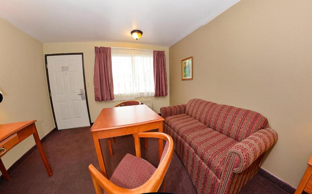 Americas Best Value Inn John Day Photo 35