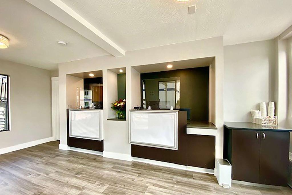 Travelodge Inn & Suites by Wyndham Missoula University Park photo