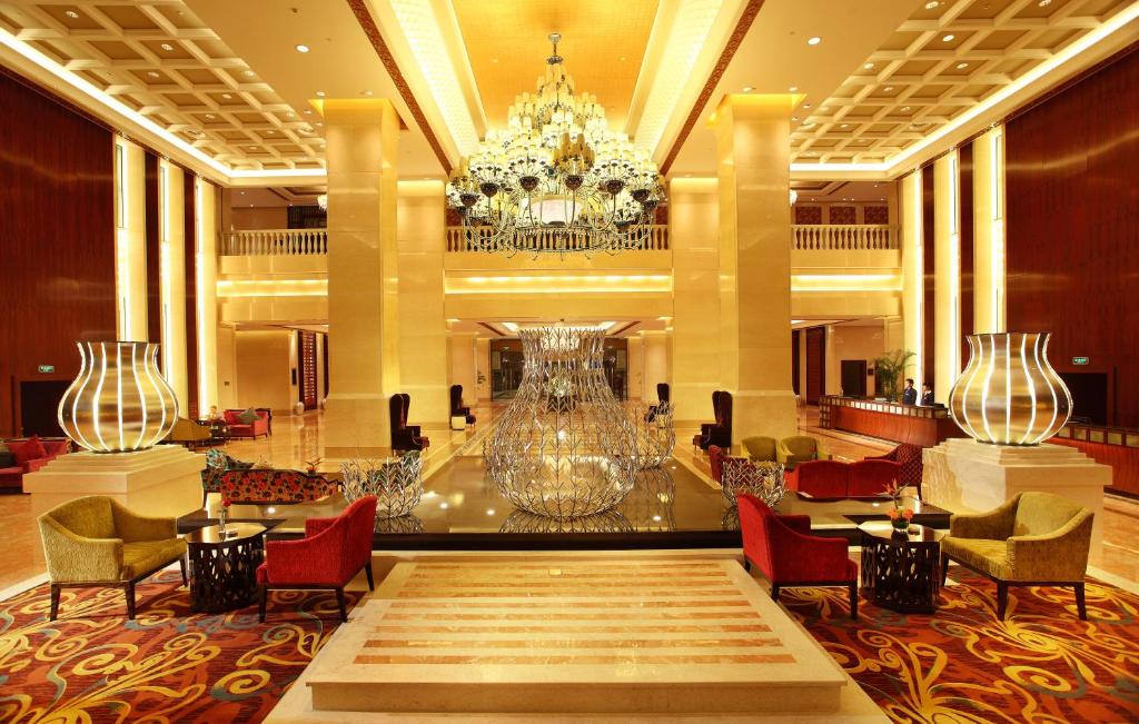 Wyndham Grand Plaza Royale Palace